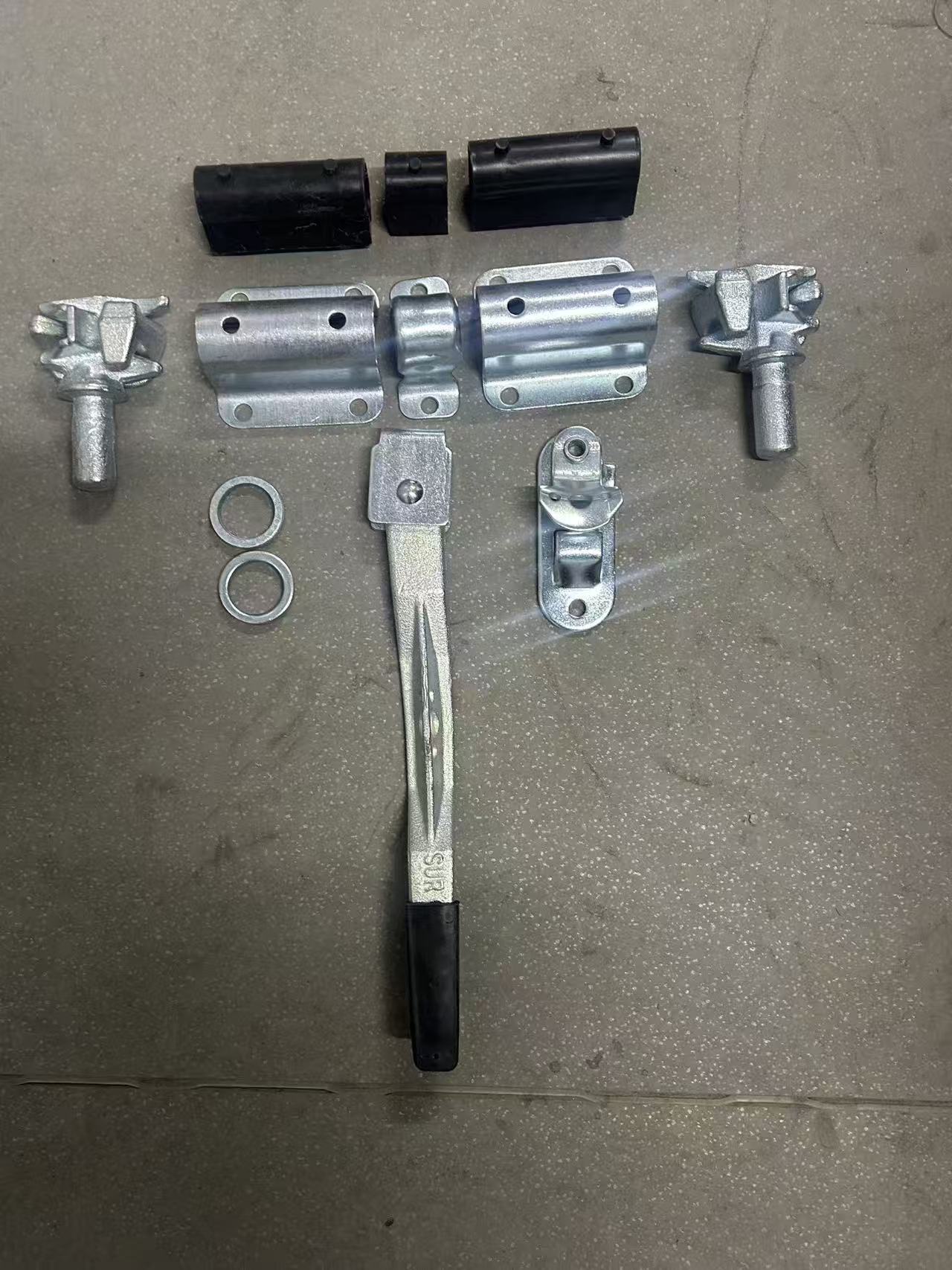 Container door lock set with rubber seal